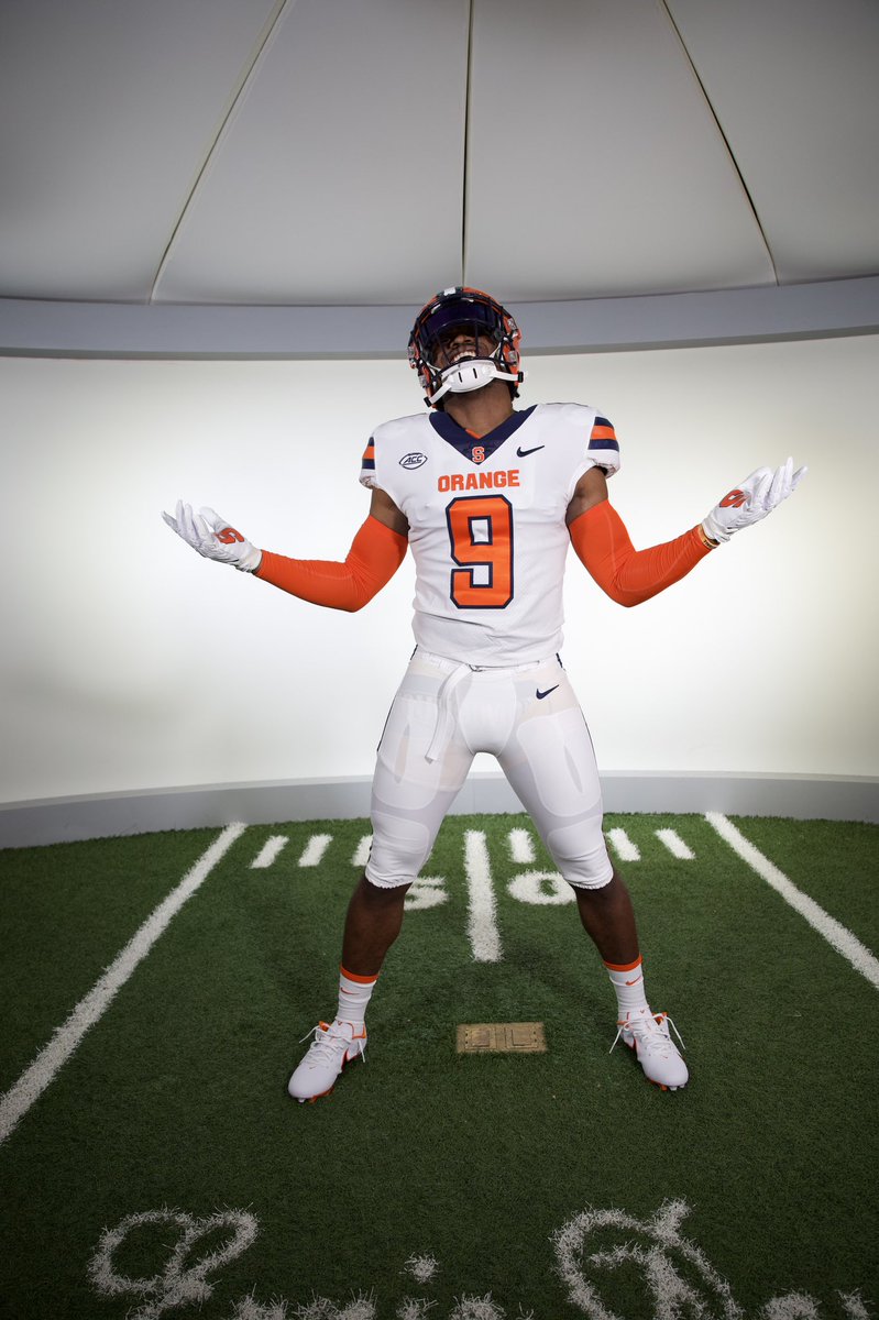 lonnie2152's tweet photo. Amazing visit Friday at Syracuse! I appreciated my time in the dome and I hope to be back real soon …. !  @DL_theHUNT @CoachAhmadCuse @MikeWakins @Commit2Cuse https://t.co/yaV8X4BTYl