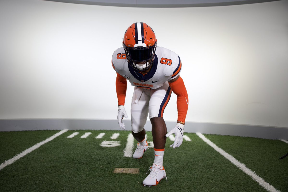 lonnie2152's tweet photo. Amazing visit Friday at Syracuse! I appreciated my time in the dome and I hope to be back real soon …. !  @DL_theHUNT @CoachAhmadCuse @MikeWakins @Commit2Cuse https://t.co/yaV8X4BTYl
