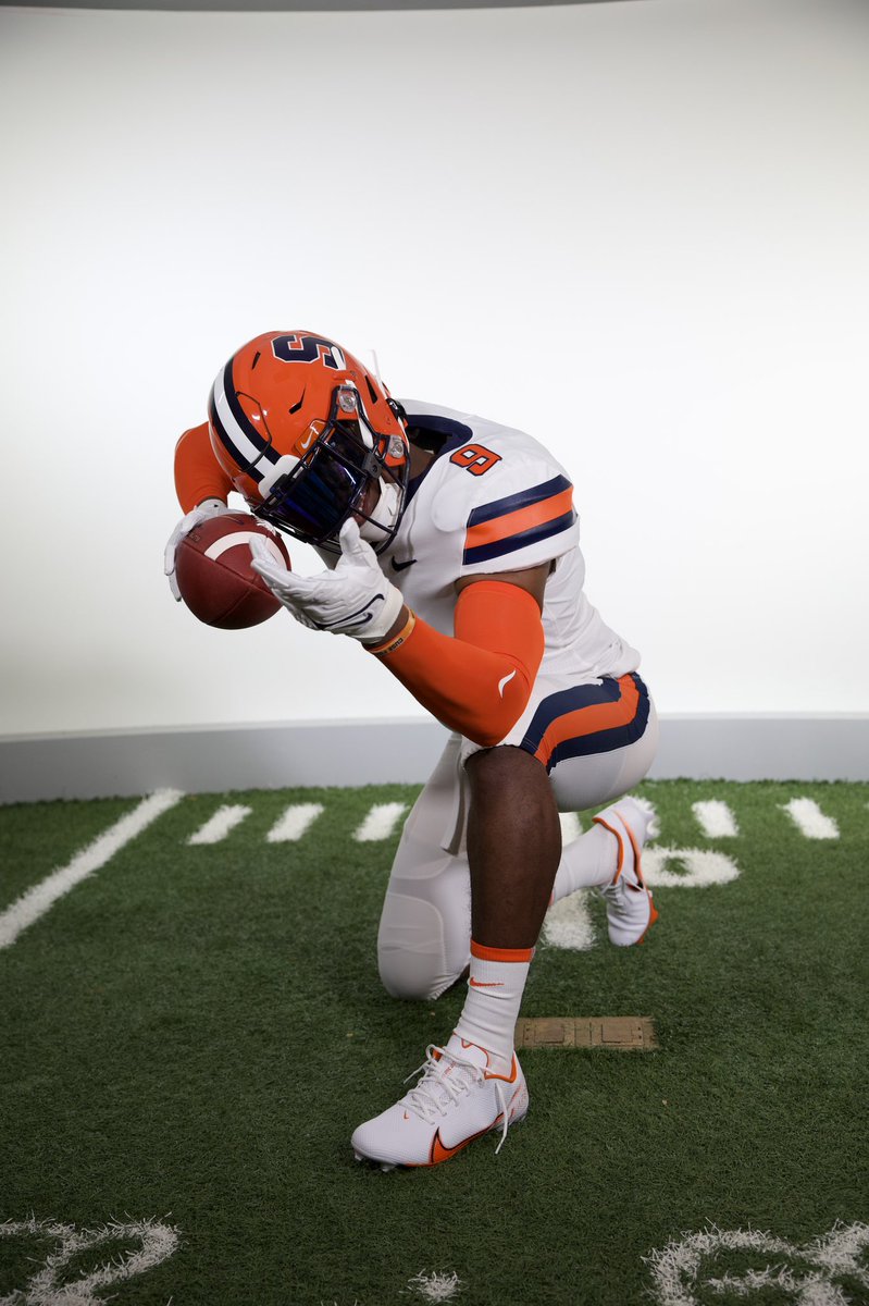 lonnie2152's tweet photo. Amazing visit Friday at Syracuse! I appreciated my time in the dome and I hope to be back real soon …. !  @DL_theHUNT @CoachAhmadCuse @MikeWakins @Commit2Cuse https://t.co/yaV8X4BTYl