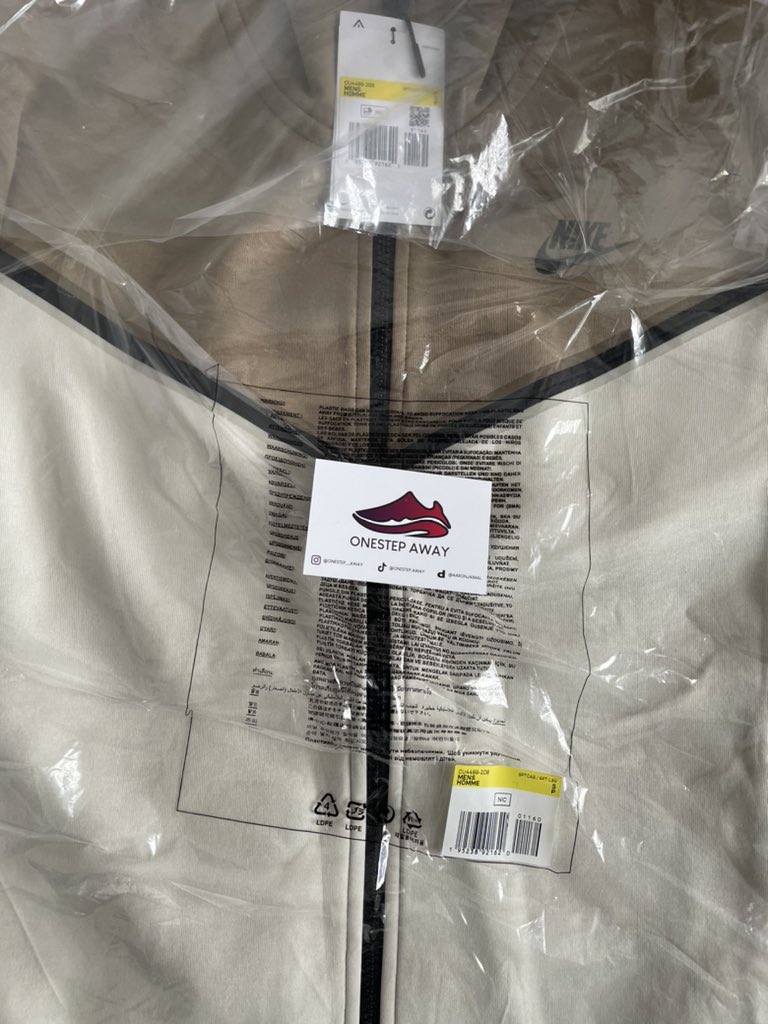 AJ17_04's tweet photo. @Chefs_EU few hundred £ profit in a week 😮‍💨😮‍💨 #sneakerhead #reseller #nike #adidas https://t.co/0ndx1optbm