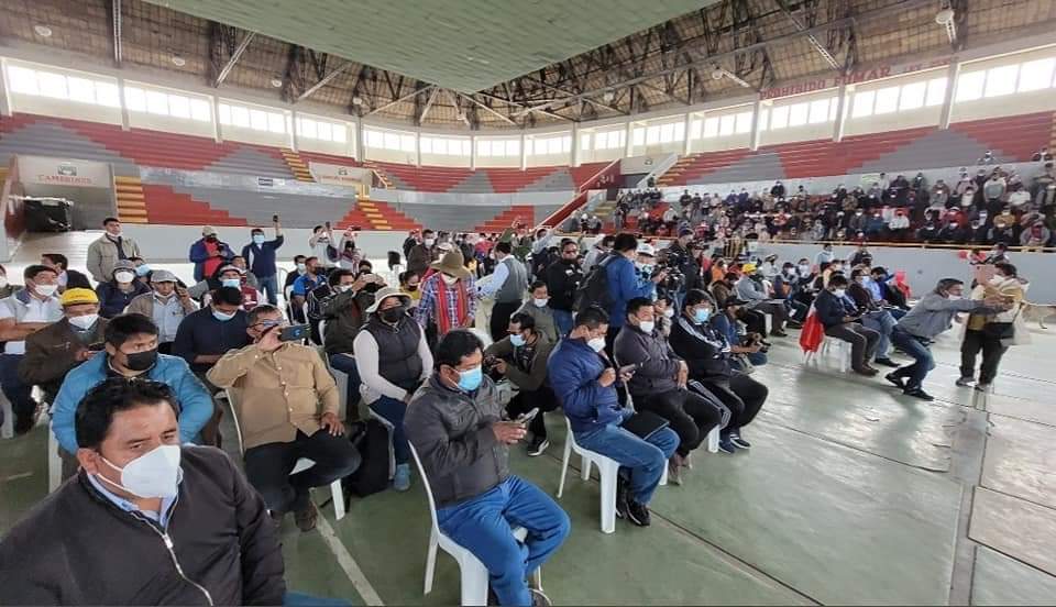 GobiernoJunin's tweet photo. #Reivindicación_A_Junín
Mesa de Diálogo, se exponen las demandas y los Ministros tienen la tarea de plantear las soluciones viables y así evitar más conflicto.
El Gobierno Regional se suma a la tarea de trabajar en #unidad para llegar a #consensos. https://t.co/jCFybyrB6r