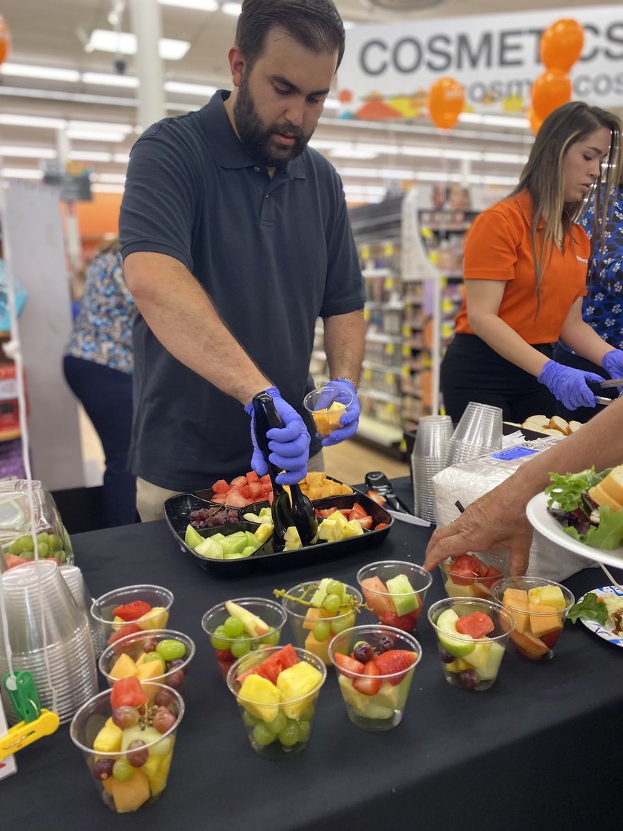 Great turnout at Navarro Centro de Salud in Miami Lakes today as we celebrate another Navarro first! #HeathHub Navarro style! Visit us at 16801 NW 67th Ave. You will find “todo para tu bienestar” Thank you <a href="/RicardoLCVS/">Ricardo Lopez</a> <a href="/yuniel77/">Yuniel Rodriguez</a> and Raul for a great store experience! #Navarro