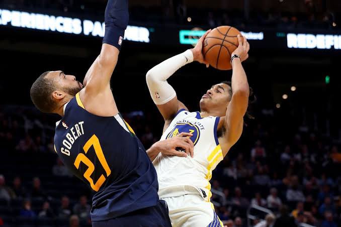tipzada's tweet photo. 🔥🔥🔥🔥🔥

🏀 - #NBA75  
⏰ - 21:30h
⚠️ - GSW x JAZZ
🍀 - Rudy Gobert +13,5 Reb &amp; Jordan Poole +33,5 PRA 
(MatchCombo)
📈 - Odd 3.40 (Betano)
📝 - Ótimas linhas, dupla (1/2 stake) ou individual! Bota fé! 🤞🏾

#NBA #Basquete #Betano #Bet365 #DubNation  #TakeNote  #Tipzada #Tips https://t.co/nCCsbLdj2R