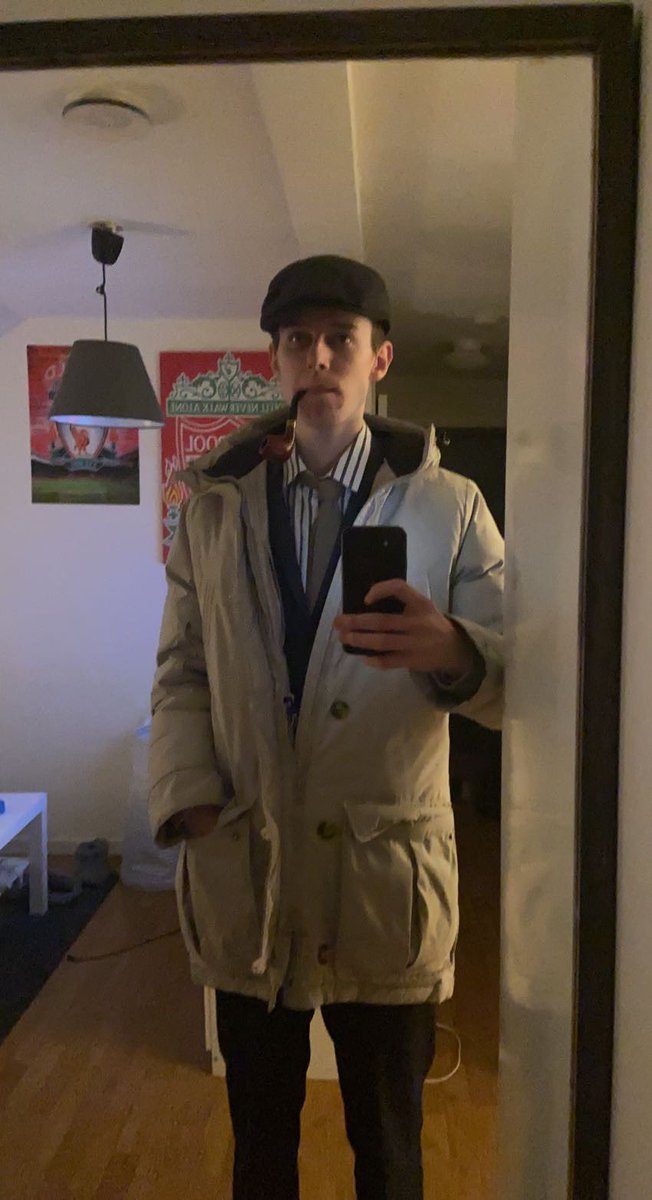 hougonmanor's tweet photo. Coach för @OreBoIS immorn. Nailar jag gammal engelsk tränare eller blev det mer shady snubbe i New York som säljer klockor från insidan av rocken? https://t.co/mox97QNklZ