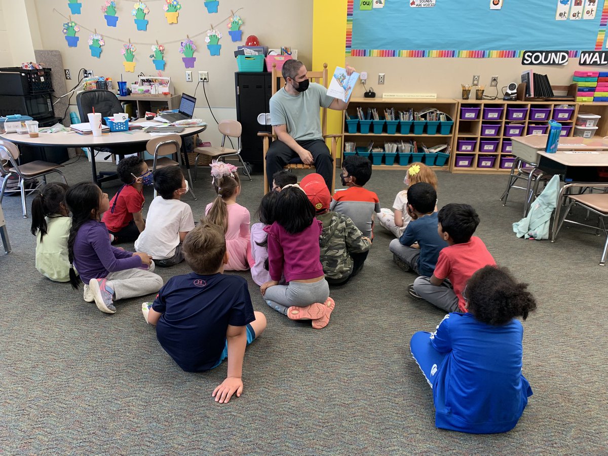 The students really enjoyed having their first mystery reader yesterday!