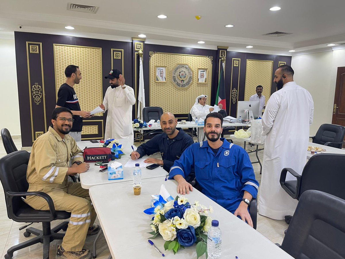 KTUF_KUWAIT's tweet photo. إعلان |
تعلن اللجنة المؤقتة لتسيير إجراءات إعادة نقابة العاملين بالقطاع النفطي الخاص إلى وضعها القانوني عن التالي:
1️⃣ إستلام عدد 51 طلب إنتساب لعضوية النقابة فى اليوم الثالث 
2️⃣ الشكر والتقدير إلى جميع العاملين على حُسن تعاونهم مع اللجنة المنظمة 
 
#القطاع_النفطي https://t.co/HzewGtSMJw