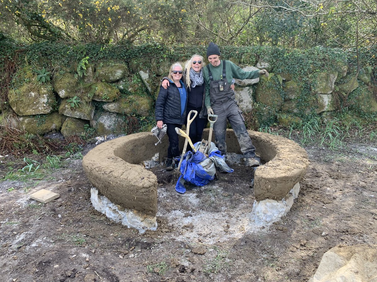 cobbuilding's tweet photo. First day of cobbing at the eden project https://t.co/EbdHhPpTf3