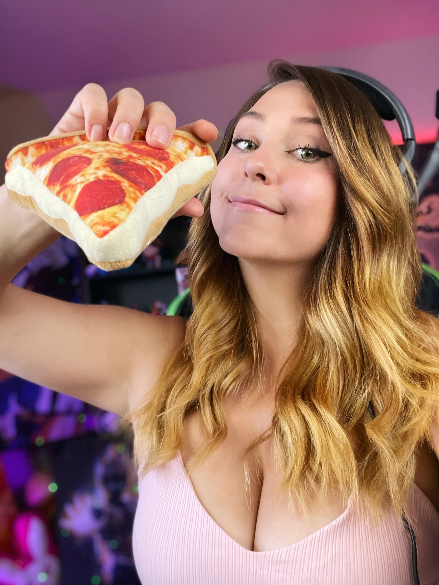 Yuuie on Twitter "Say ahhhh going live 🍕 https //t.co/jIhHwZ44OD