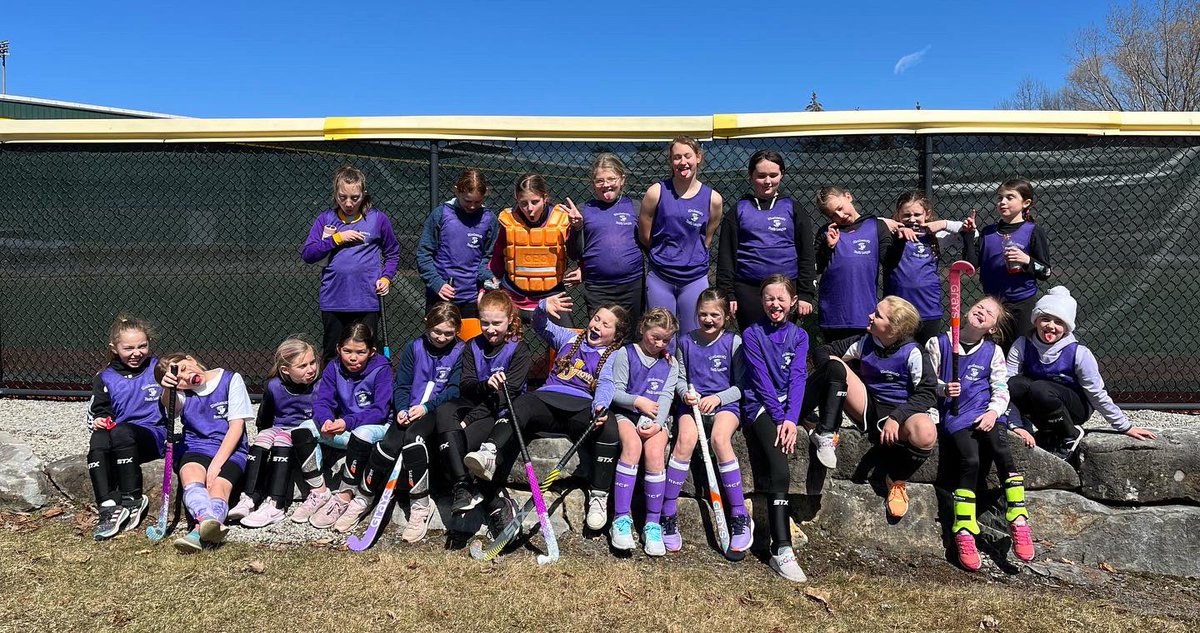 LadyBillsFH's tweet image. Got the gang back together and played some field hockey today!  #tradition #littleladybills #scoringmachines 💜🏑💛