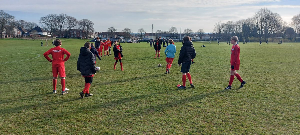 Early start today <a href="/WooltonJuniorFC/">MSB Woolton FC</a> up at Walkers. Shame the ref didn't turn up but didn't stop the kids playing. Little friendly vs <a href="/MarshallsFC_Ian/">Marshalls FC U14s (22/23)</a> instead. Brought the kids in together to tell them no referee so just play a game of football &amp; enjoy. They did ⚽️👌👏