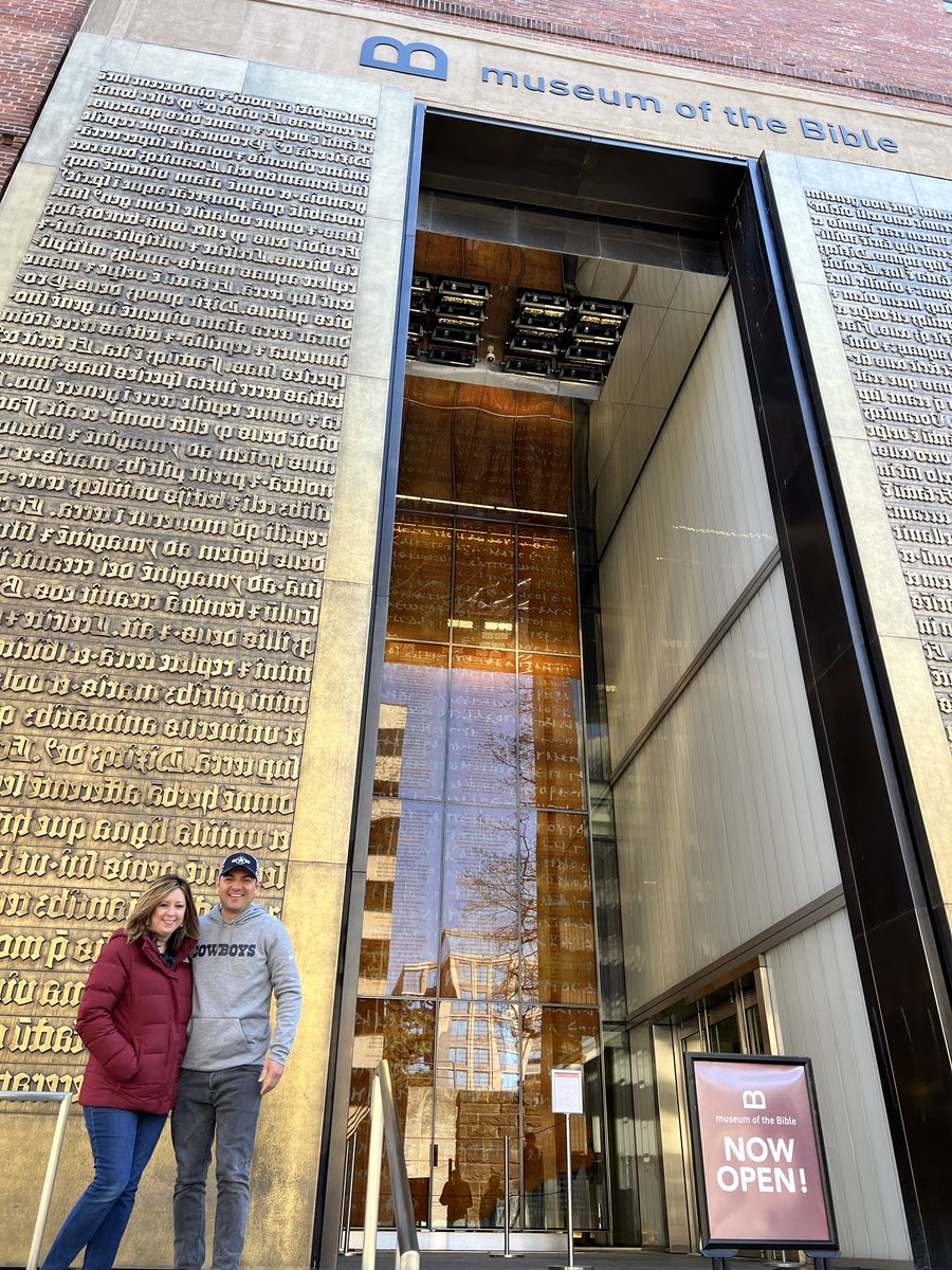 DannyDiaz100's tweet photo. Museo de la Biblia. Washington DC! #washington #bible #biblia #museo @museumofBible https://t.co/wrg5KsDrRZ