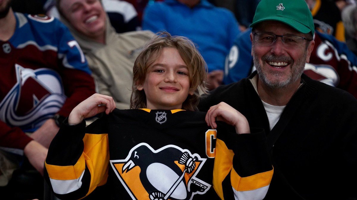 penguins's tweet photo. Representing on the road 💪 https://t.co/x2oWaYViwf
