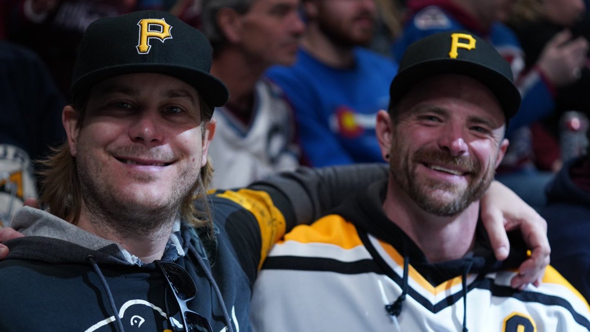 penguins's tweet photo. Representing on the road 💪 https://t.co/x2oWaYViwf