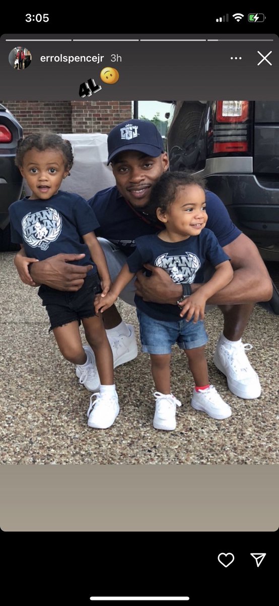 phoenixboxing1's tweet photo. Nice shirts @ErrolSpenceJr and family 💯
#BigFish🦈 #LilFish🦈 https://t.co/2EKxC3847l
