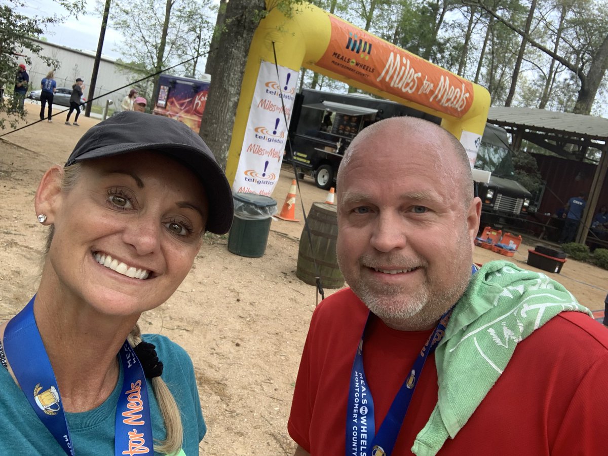 CoachWachel's tweet photo. It was a beautiful day for a run! πββοΈπ Of course medals are always a fun bonus!! ππ₯ #milesformeals #runforacause #foreverarunner #runaddiction #unstoppable https://t.co/VpmHs3jOM6