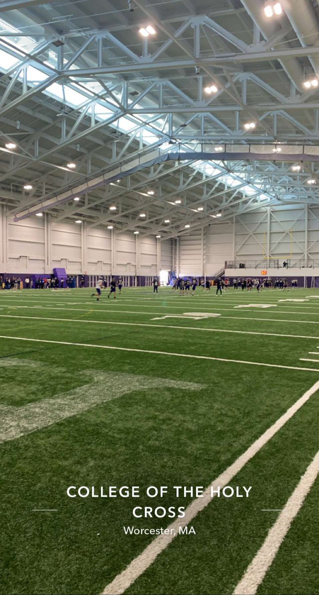 nelson_jahmari's tweet photo. Had a great time at @HolyCrossFb Junior day, Thank you @CoachhBarnes for having me and my family out. https://t.co/WUS5JBtMlL