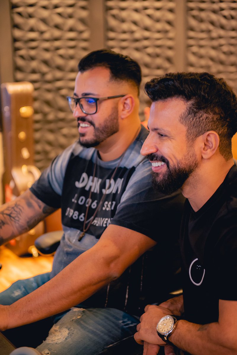 Ontem foi dia de mix e master com esse cara! <a href="/dennisdj/">DENNIS O BRABOAWN</a>