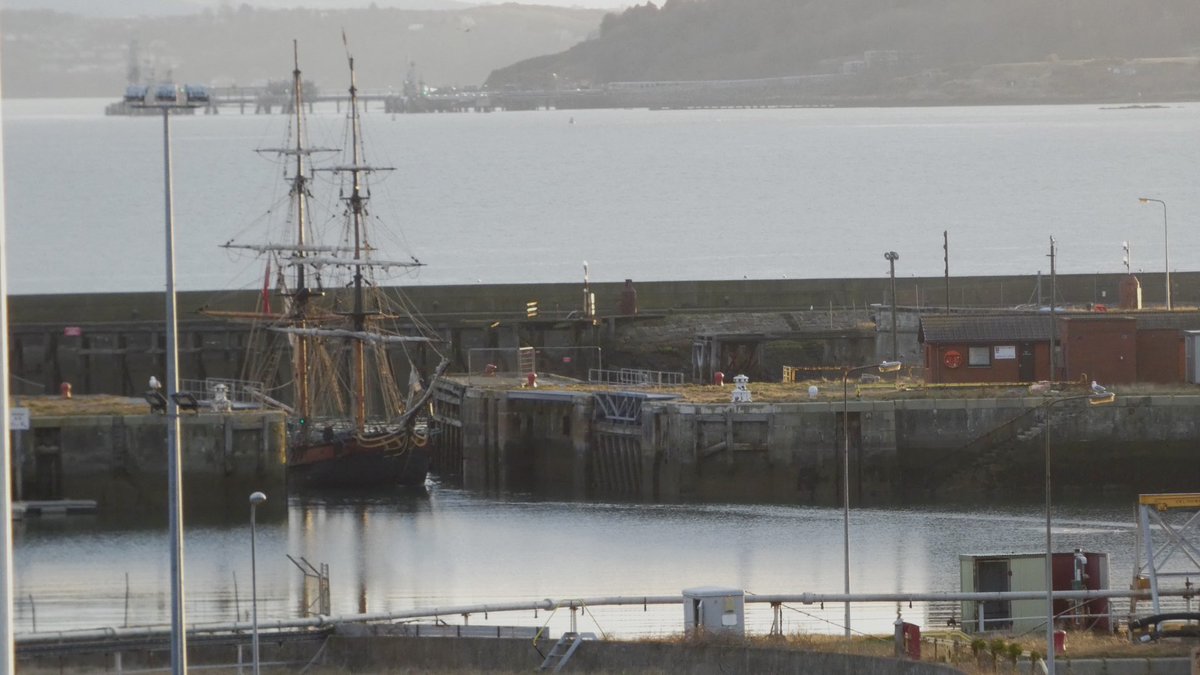 BurghDot's tweet photo. Outlander comes to Burntisland(?)
 
Sailing brig Phoenix  arrived in the harbour this evening 

Rumours say…

https://t.co/jzKsZOAs1Z

@TLocallyBurntis @Writer_DG @OutlanderHome @OutlanderLocs @caitrionambalfe @SamHeughan @square_sail @forthseasafaris @ScotRail @ScottGroupLtd https://t.co/vQmVJkBKh8