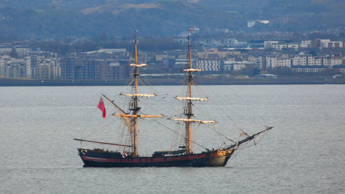 BurghDot's tweet photo. Outlander comes to Burntisland(?)
 
Sailing brig Phoenix  arrived in the harbour this evening 

Rumours say…

https://t.co/jzKsZOAs1Z

@TLocallyBurntis @Writer_DG @OutlanderHome @OutlanderLocs @caitrionambalfe @SamHeughan @square_sail @forthseasafaris @ScotRail @ScottGroupLtd https://t.co/vQmVJkBKh8
