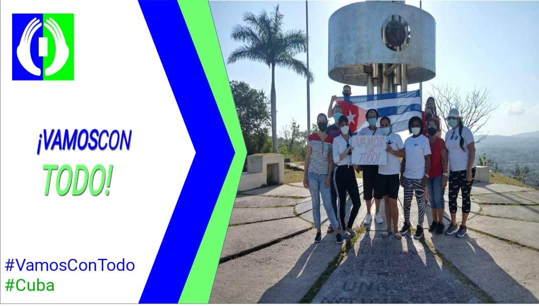 Los jóvenes de <a href="/villacons/">Villacons</a> de #VillaClara en la Loma del Capiro, en saludo al 4 de Abril #VamosConTodo siempre por #Cuba. <a href="/Rene_MesaMICONS/">Rene Mesa Villafaña</a> <a href="/CubaMicons/">Ministerio de la Construcción</a> <a href="/CubaCubacons/">Grupo Empresarial Construcción y Montaje</a> <a href="/RobertoGCarrera/">Roberto González Carrera</a> @AlbertoLpzDiaz @Colina72101620 <a href="/portal_villa/">Gobierno Provincial del Poder Popular Villa Clara</a> <a href="/DiazCanelB/">Miguel Díaz-Canel Bermúdez</a> <a href="/PresidenciaCuba/">Presidencia Cuba 🇨🇺</a> <a href="/PartidoPCC/">Partido Comunista de Cuba</a> <a href="/UJCdeCuba/">UJC de Cuba</a>