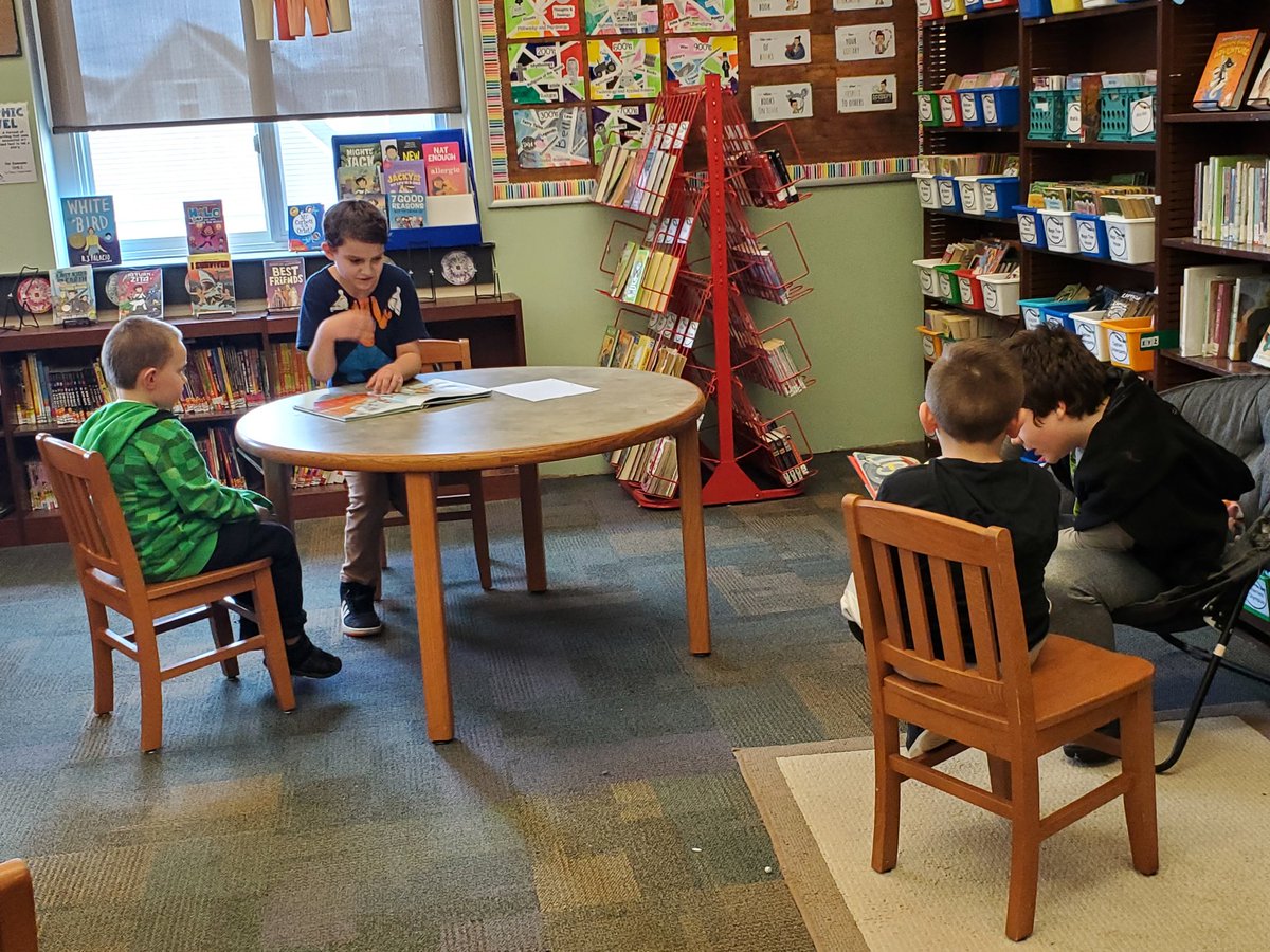 HeatlyLibrarian's tweet photo. Kindergarten had 6th grade reading buddies during library on Friday. https://t.co/v0cbnHYNJ3