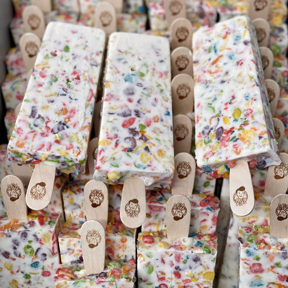 Pacopops1's tweet photo. #PacoPops has over 80 #popsicle and #icecream flavors for you to try. https://t.co/vROMOsFSmK https://t.co/wrtnYRzKgc