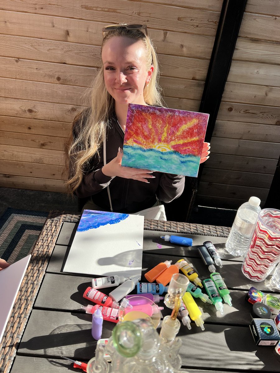 ClvbPatio's tweet photo. Fun in the sun 
#cannabis #cannabiscommunity #puffandpaint #wine #medicalcannabis https://t.co/EDymApP1yP