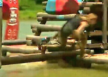 Do you see the photos? Exactly the same steps. But they told to nisa that she violated the rules while greek production said nothing to stathis. Turkish production is looking for ways to wrong nisa.

#survivorGR #survivor2022Allstar #nisabölükbaşı