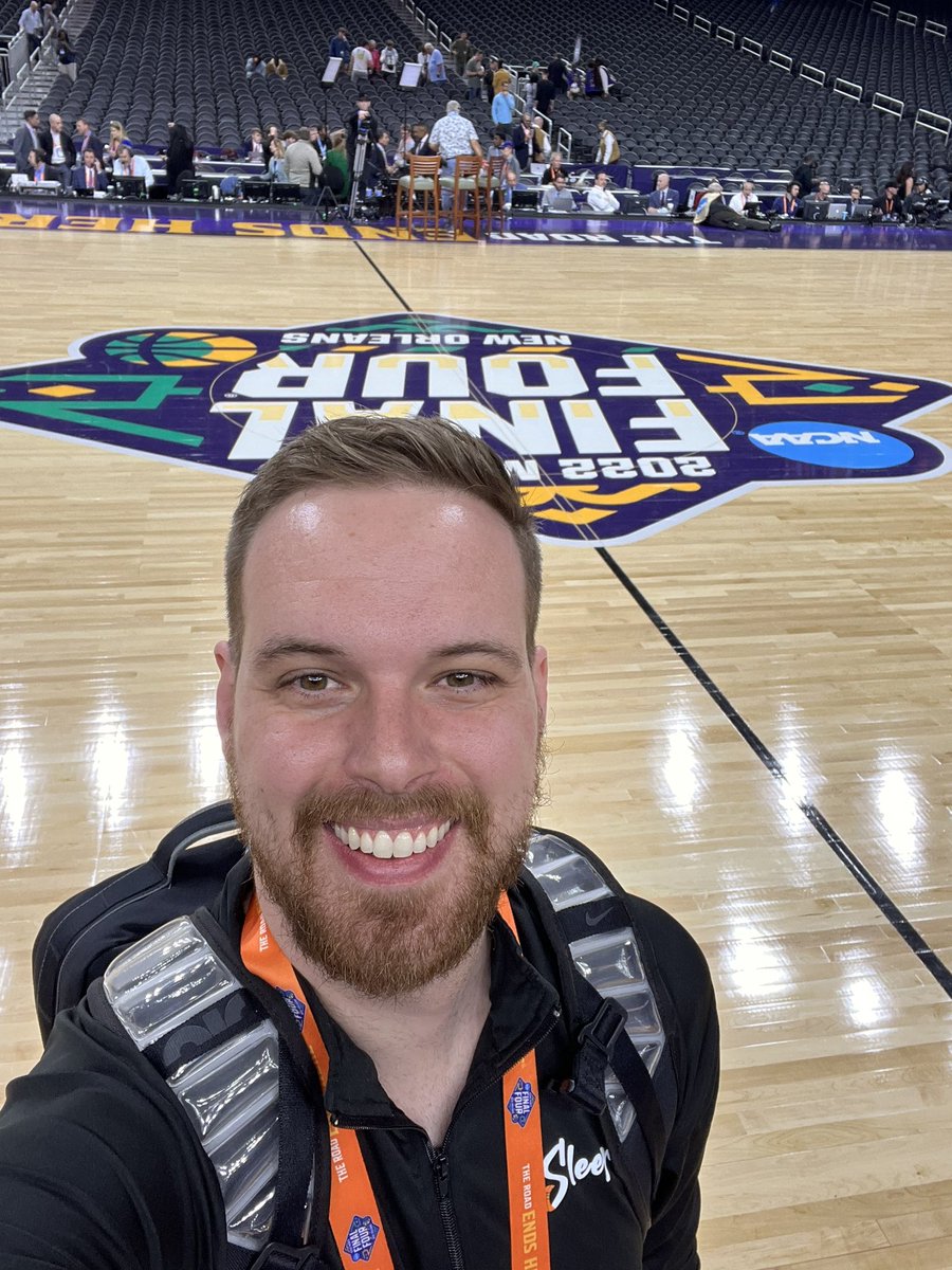 gwizzy12's tweet photo. Underrated element of this weekend is the simple fact that I am at the Final Four https://t.co/ipfmebvPdB