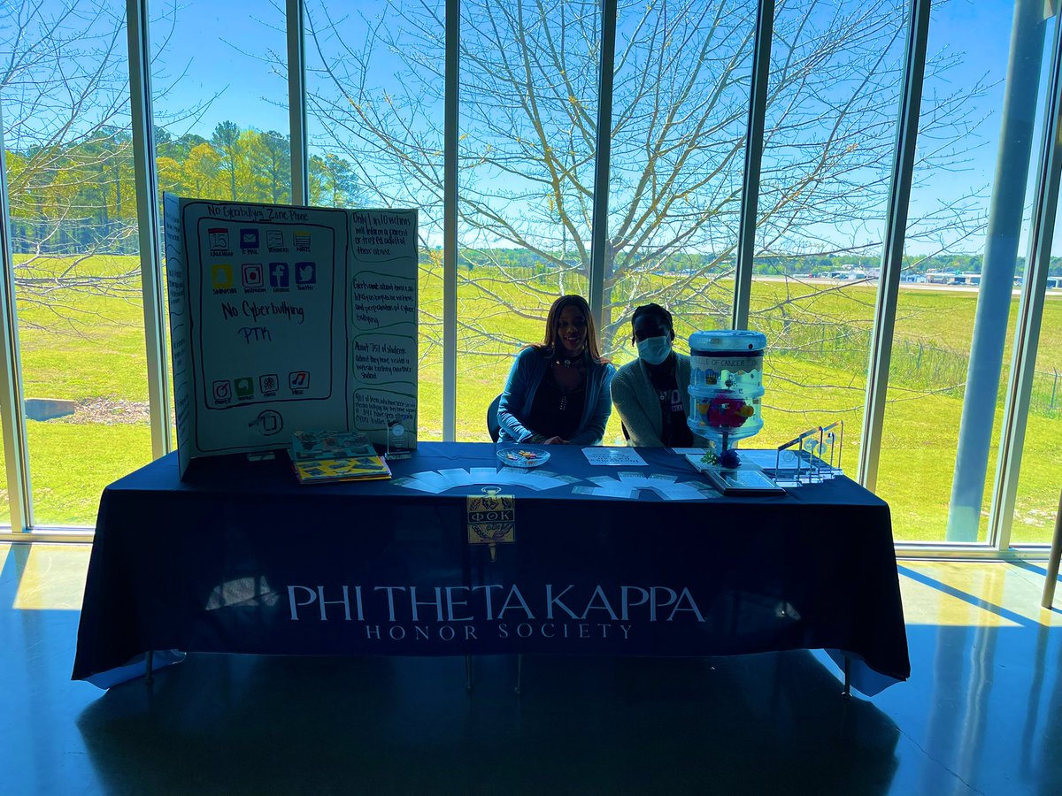 Dr_PMcClellan's tweet photo. Alpha Zeta Omega chapter members and alumni representing and giving information about PTK at J-FEST yesterday. @PHITHETAKAPPA #JATC #PTK https://t.co/QgQoosbC7R