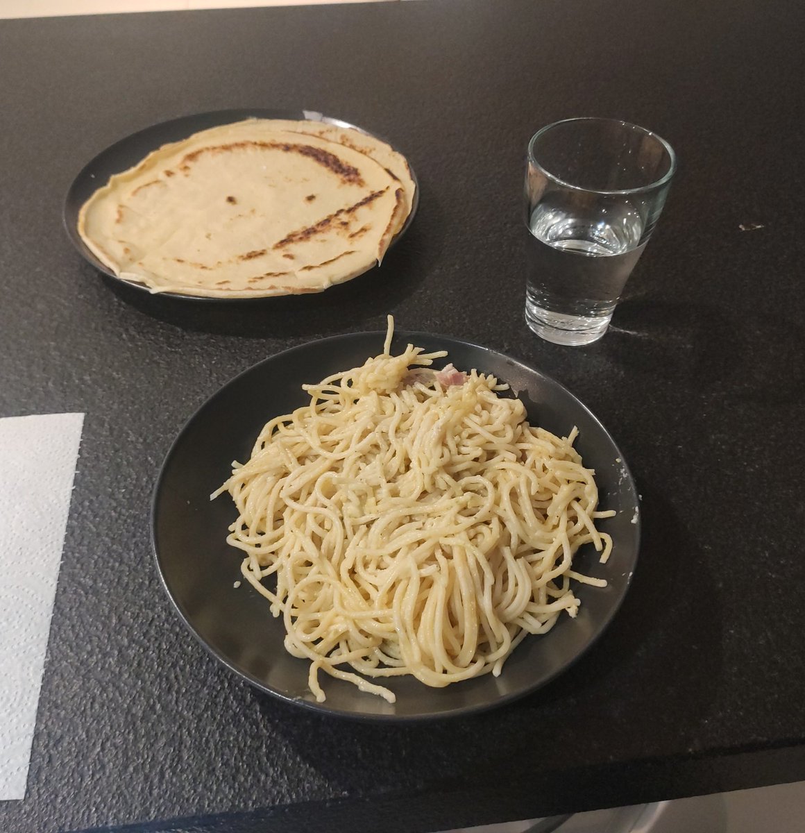 ZormanVideos's tweet photo. El señor @DeqiuV  ha hecho una cena con pintaza.

Hola felicidad adiós delgadez. https://t.co/dQCS2d7Ztx