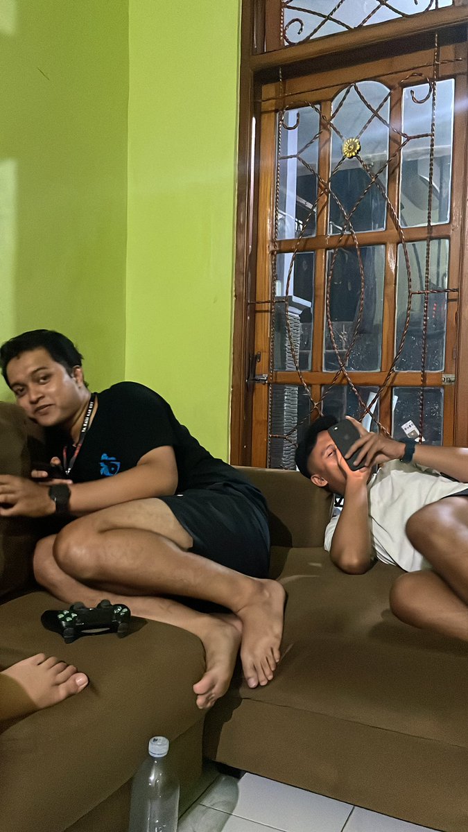 iyaniser's tweet photo. @nadhipz Ini ada 2 koceng semalem pa https://t.co/PPOXZy4PsY