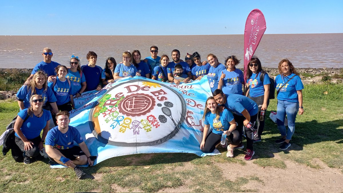 ReDeEsClubLanus's tweet photo. En el Día Mundial de la Concientización sobre el Autismo nos unimos al acto organizado en el Paseo del Río en Vicente Lopez. ⁵ https://t.co/64l1i9kThn