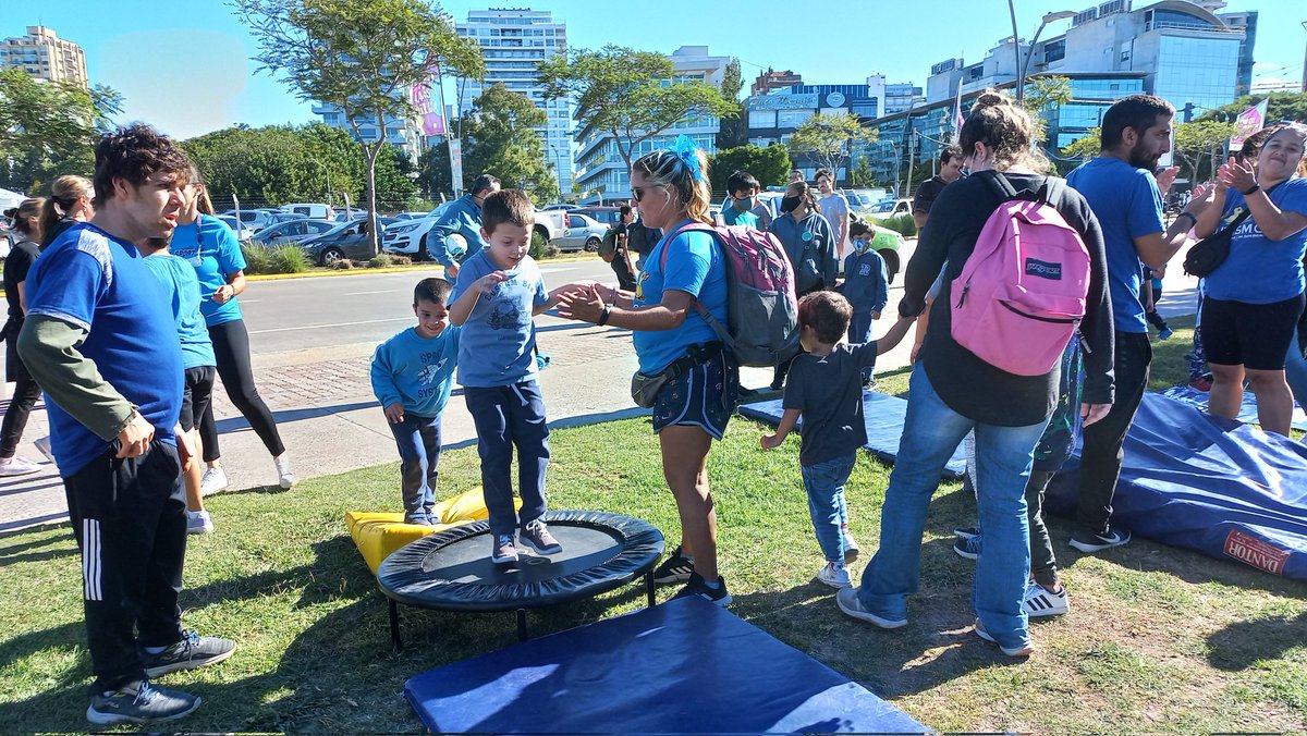 ReDeEsClubLanus's tweet photo. En el Día Mundial de la Concientización sobre el Autismo nos unimos al acto organizado en el Paseo del Río en Vicente Lopez. ⁵ https://t.co/64l1i9kThn