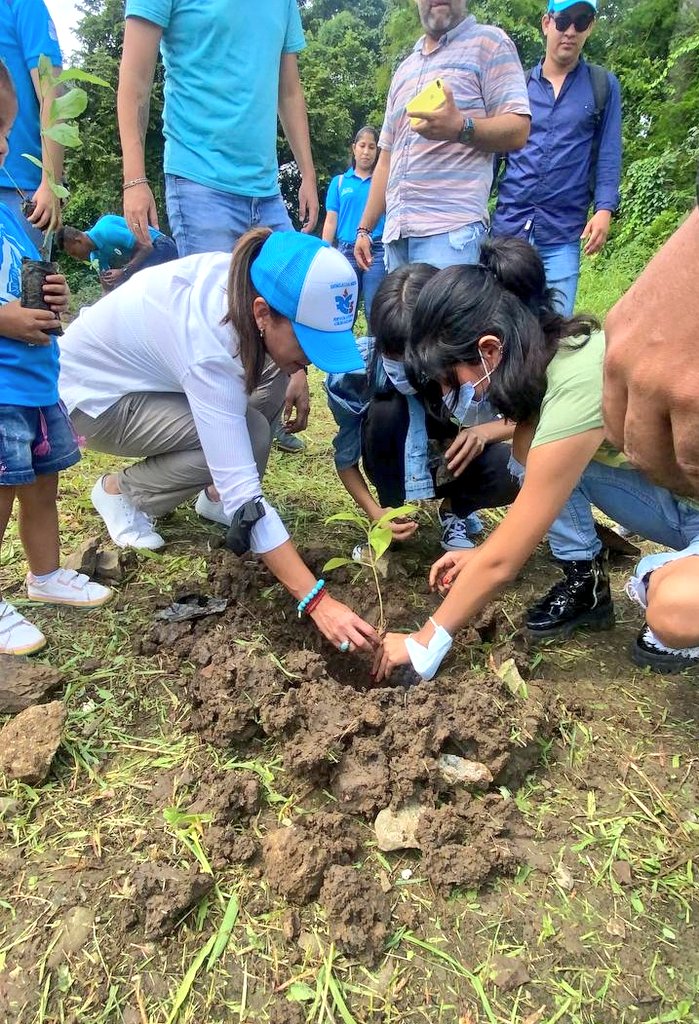 marcelaguinaga's tweet photo. Linda jornada jóvenes.
Plantar árboles, es satisfactorio y un acto de responsabilidad con el ambiente.🌱🌎 https://t.co/tyy4haDFAp
