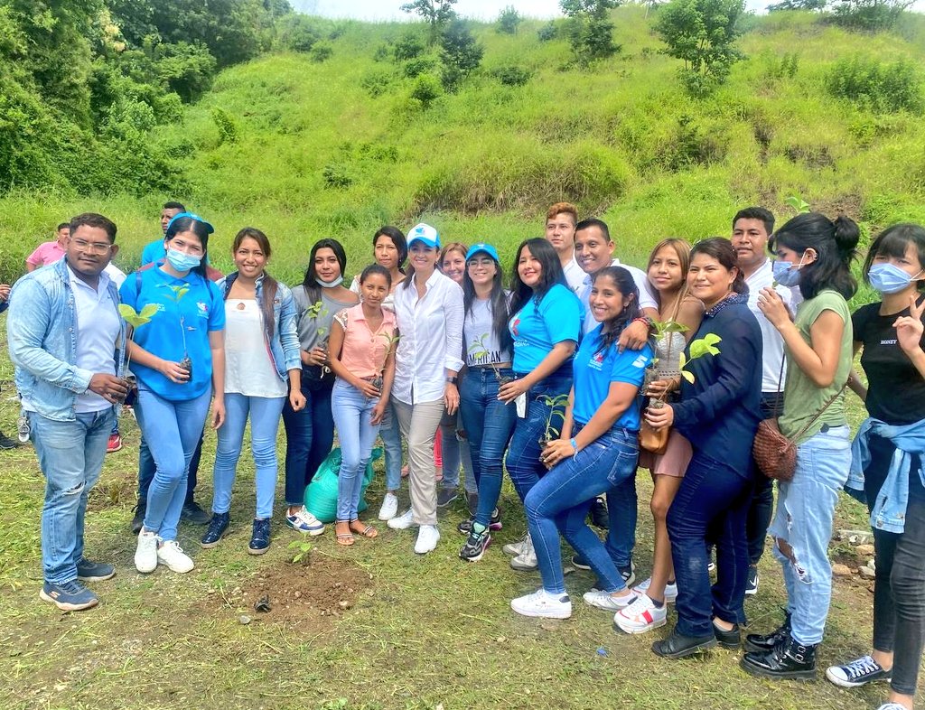 marcelaguinaga's tweet photo. Linda jornada jóvenes.
Plantar árboles, es satisfactorio y un acto de responsabilidad con el ambiente.🌱🌎 https://t.co/tyy4haDFAp