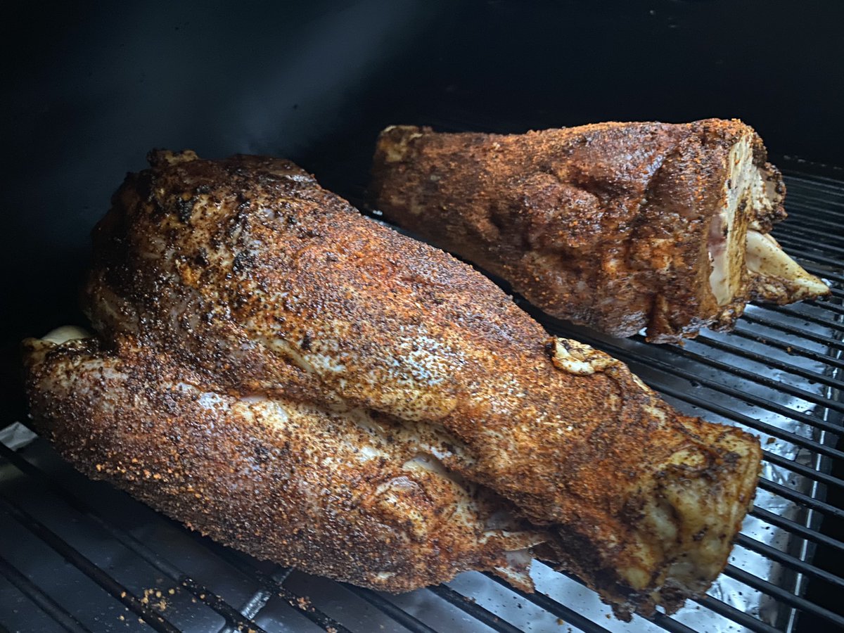 scottmcg12's tweet photo. Had these beef shins brined from the local butcher for a couple of days..
Rubbed with @LanesBBQau AnchoEspresso & Signature β¦& in to the heat for about 8 hoursπ #bbq #beefshin https://t.co/s1LXzNiTAk