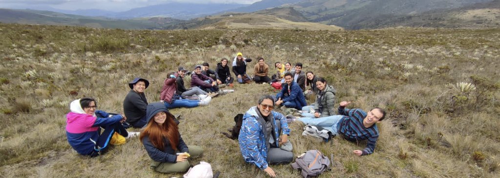 MajaVelez's tweet photo. Recordar siempre que Bogotá cuenta con el maravilloso páramo de #Sumapaz pero que debemos cuidarlo para que la frontera agrícola no siga subiendo! De esto y mucho más conversamos en clase de economía ambiental de @EconomiaUAndes Hoy caminando por este paraíso de frailejones. https://t.co/DpllVN2aly