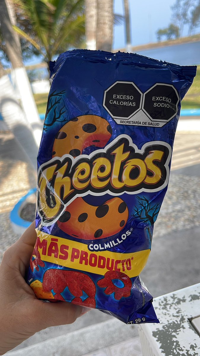 Me tiene peida que cambiaran el color de la bolsa de “colmillos”… la cual yo les digo CHEETOS MORADOS!!! 🙄