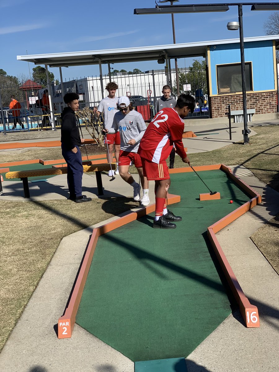 raqi31's tweet photo. Some mini golf after the game https://t.co/L1FXoYNwVa