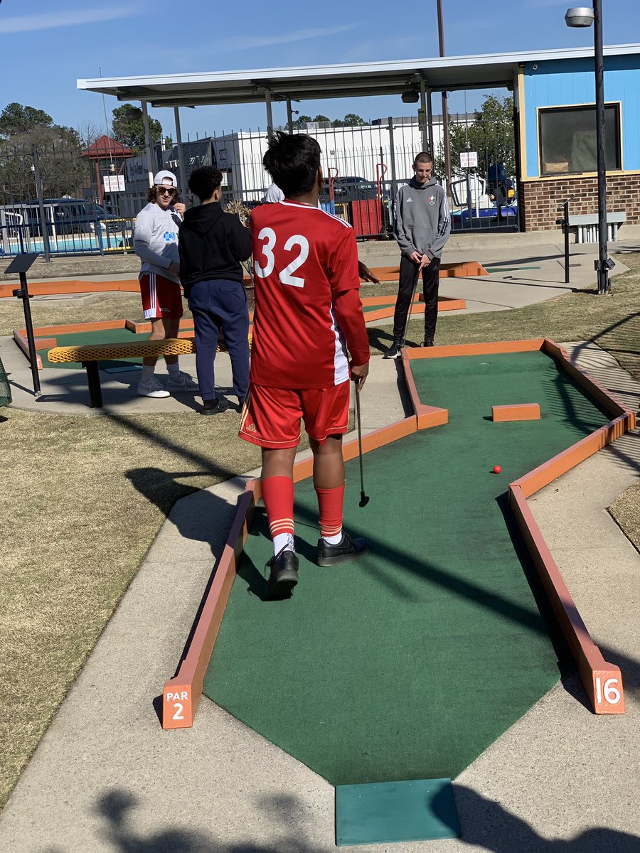 raqi31's tweet photo. Some mini golf after the game https://t.co/L1FXoYNwVa