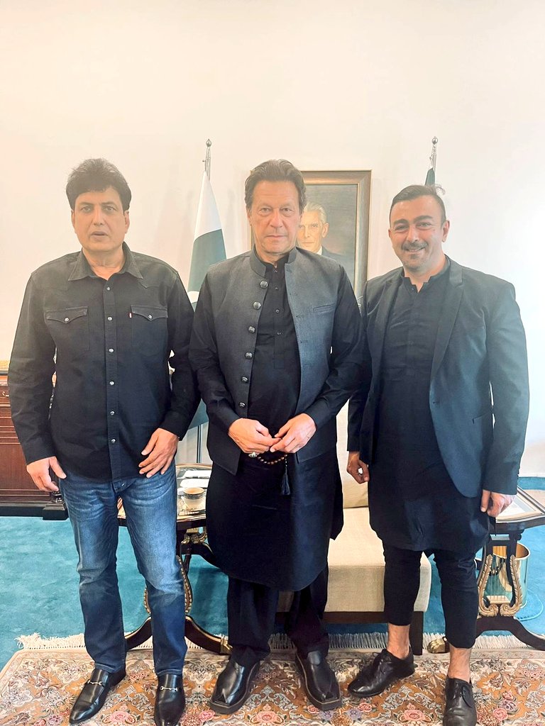FaisalJavedKhan's tweet photo. #WeStandWithPMIK

Shaan Shahid and Khalil ur Rehman Qamar met PM Imran Khan 
People from all walks of life standing with Imran Khan &amp; Pakistan 

@mshaanshahid &amp; @KrqOfficial https://t.co/V6RI6Vz2Rn