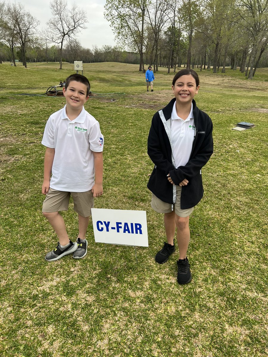 MrsGolemon_PE's tweet photo. First Tee Golf Tournament with two of my 4th graders! Great job Bears! @BangElementary @erwannwilson https://t.co/Av8Q6jKSed