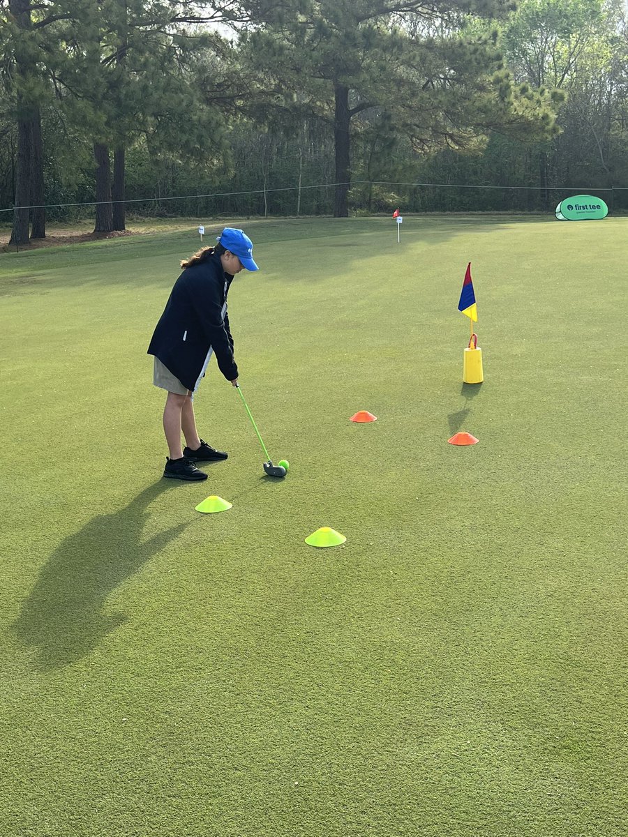 MrsGolemon_PE's tweet photo. First Tee Golf Tournament with two of my 4th graders! Great job Bears! @BangElementary @erwannwilson https://t.co/Av8Q6jKSed