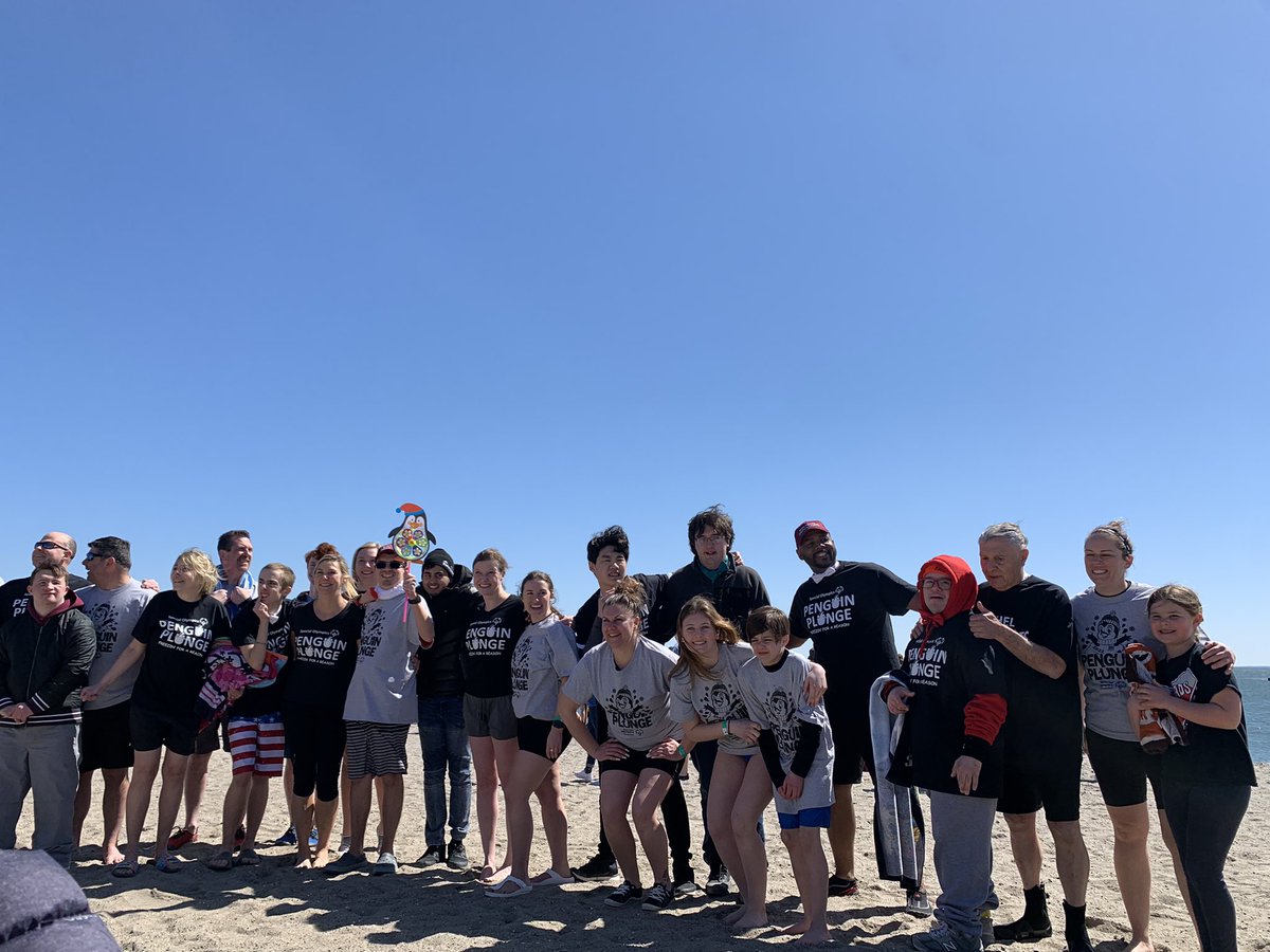 bhs_unified's tweet photo. Successful penguin plunge!!! https://t.co/dnfTqytThh
