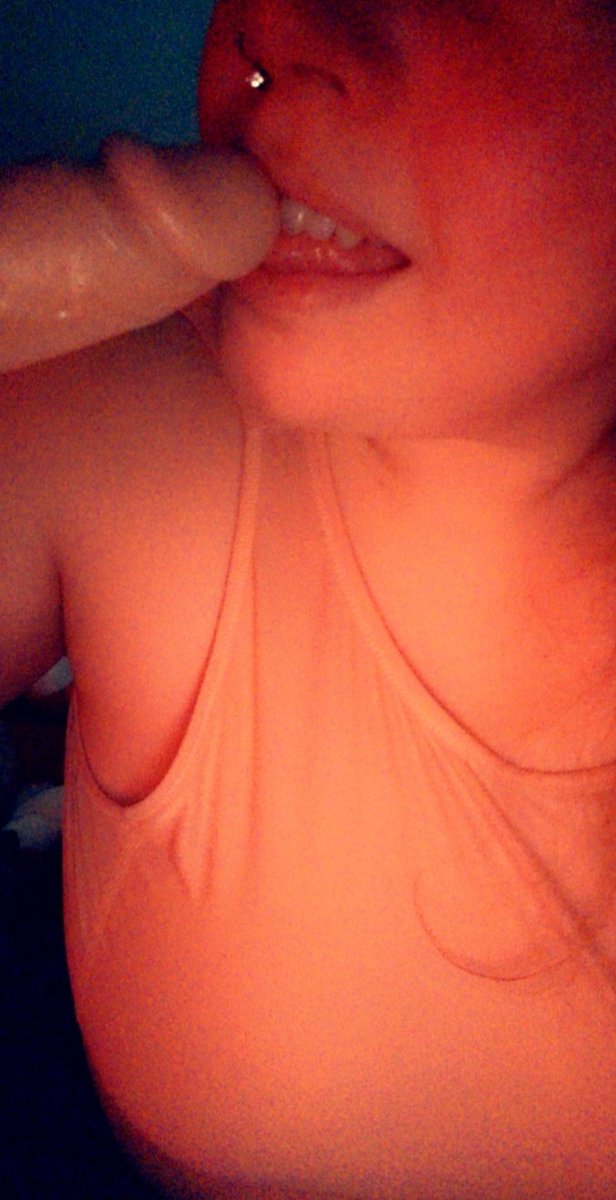 goofyfoxybabe's tweet photo. spending my alone time wisely. 😈
#Nsfwtwt #nsfwtwt゚ #dildo #letsplay #adulting #makemegag #bbwmom #suckonthis https://t.co/QFkZcWaw1u