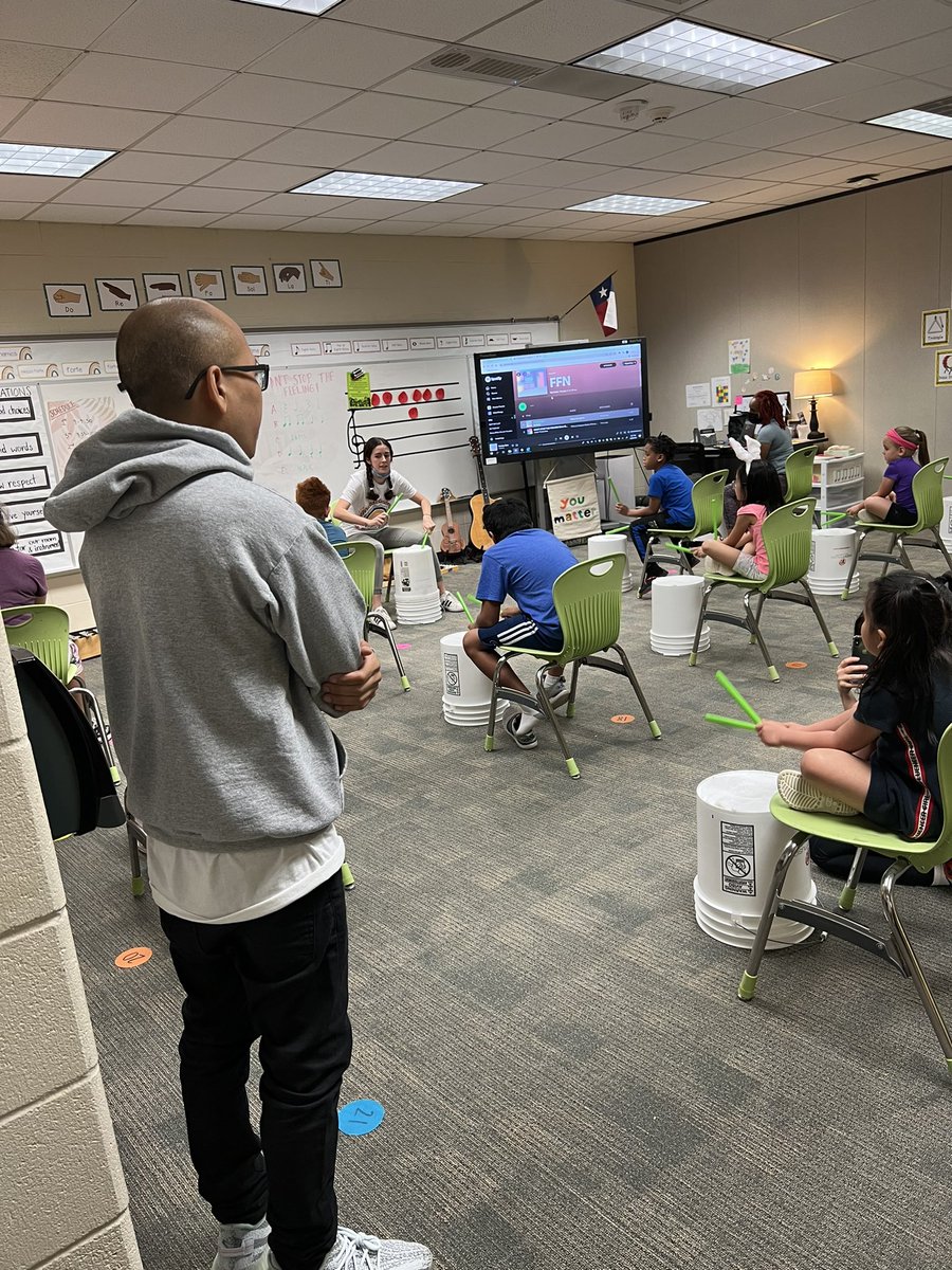 MrsGolemon_PE's tweet photo. Family Fitness Night! Thanks to all that came out to support! @erwannwilson @BangElementary @gracesimonmusic https://t.co/WS45j1U9QK