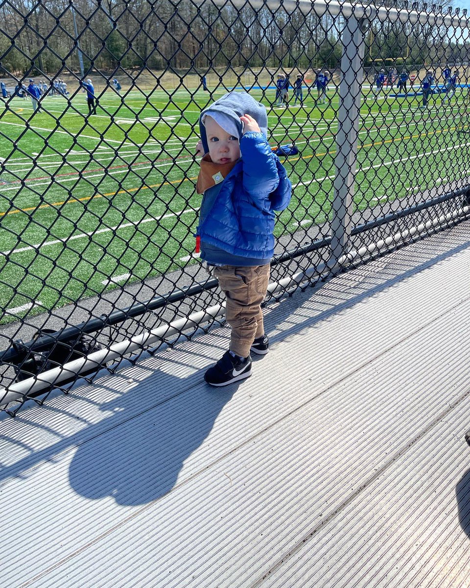 Coach_Lebeau's tweet photo. Little man came to watch the GBears this morning. #Logz https://t.co/zJtnYedSOt