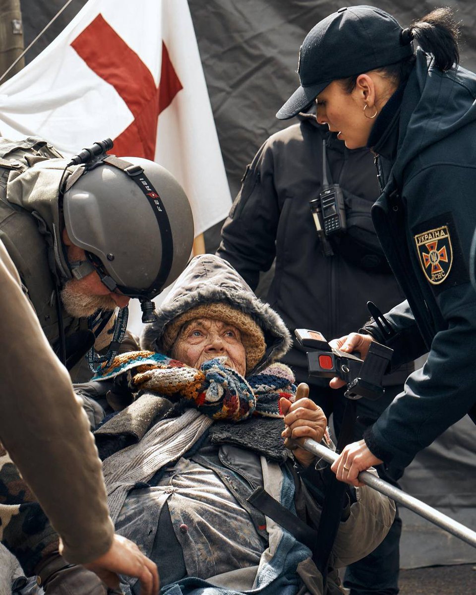 HannaLiubakova's tweet photo. Seeing images from villages after the Russians left is unbearable. Innocent civilians murdered, their hands tied, bodies burned. I know people who say that "it can’t be possible", "it's fake". What if they finally see the same graphic images that we see? Will their denial end? https://t.co/djZnw9pG1G