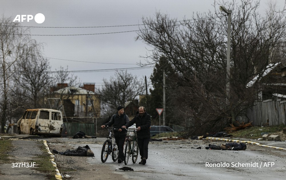 Ukraine said Saturday it regained control of the Kyiv region, with Russian troops retreating from around the capital and Chernigiv city

In the town of Bucha, AFP reporters saw at least 20 bodies on a single street including one with his hands tied

u.afp.com/wnY3